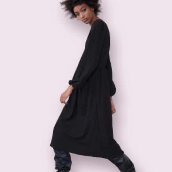 Zara A-Line Pilgrim Black v Neck Midi Dress Small
ZARA - Picture 4 of 8